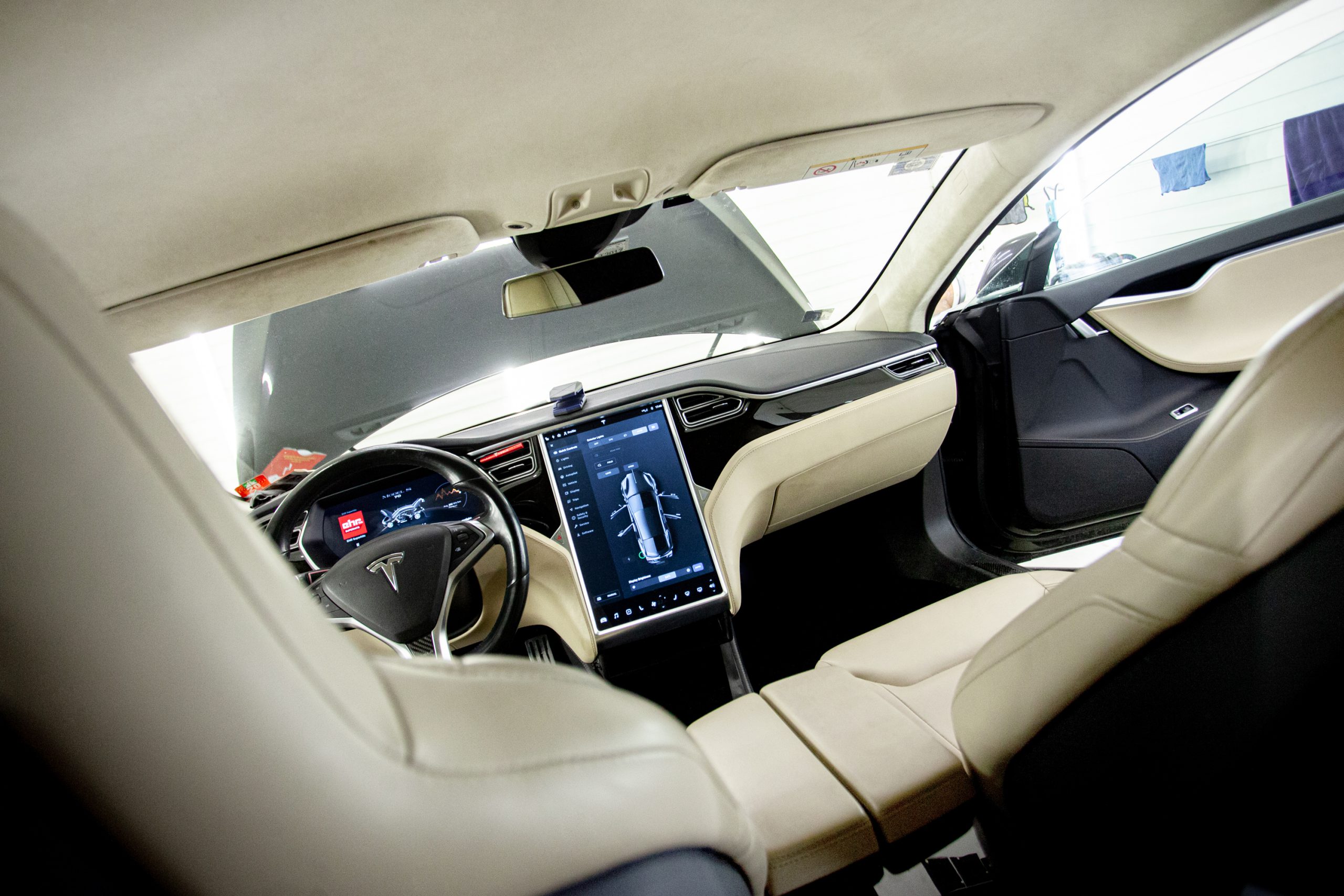 Auto salona tīrīšana Rīgā - Auto Spark