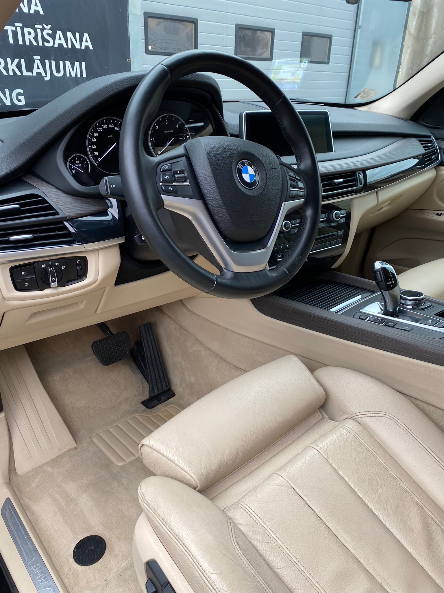 Auto salona tīrīšana Rīgā - Auto Spark